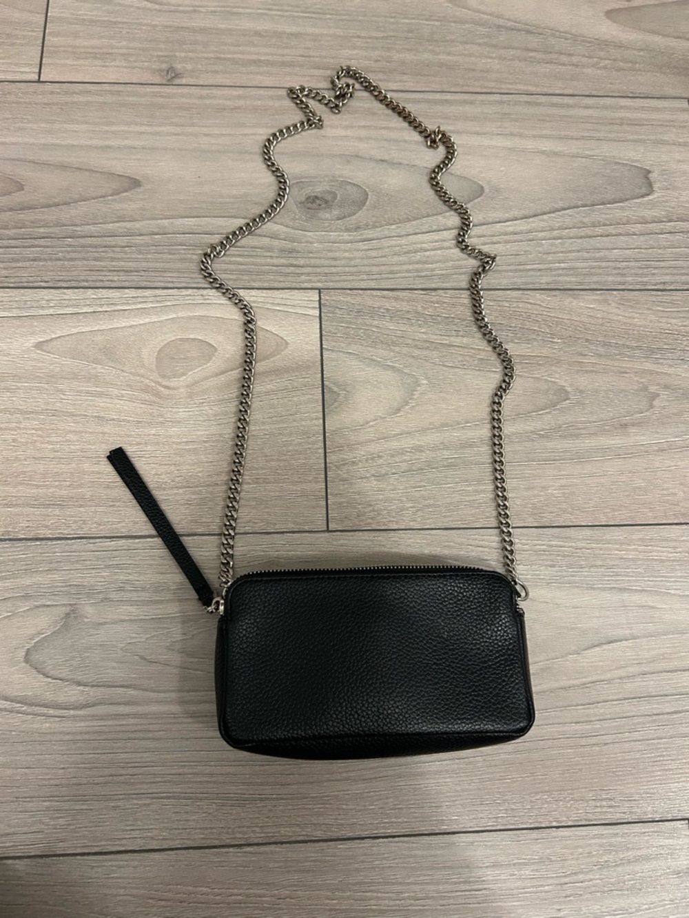 Classic Black Pebbled Crossbody Bag with Chain Strap